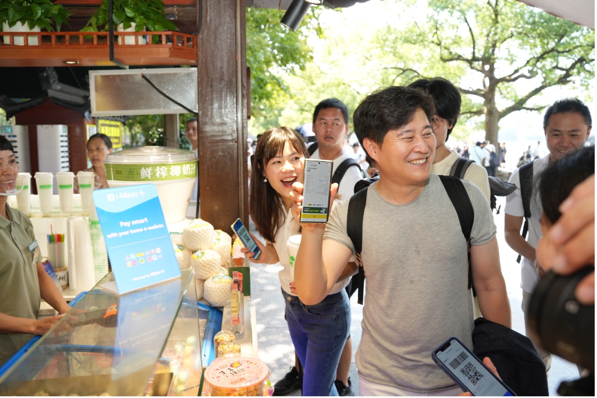 Chief execs of leading international wallets testing seamless payment in China.jpg